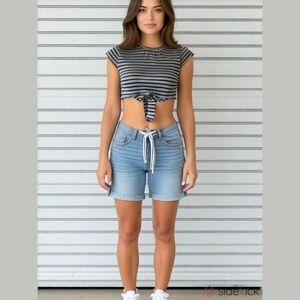 Zara Women's Navy White Striped
Cropped T-Shirt Top Tee Size Medium Tie Front